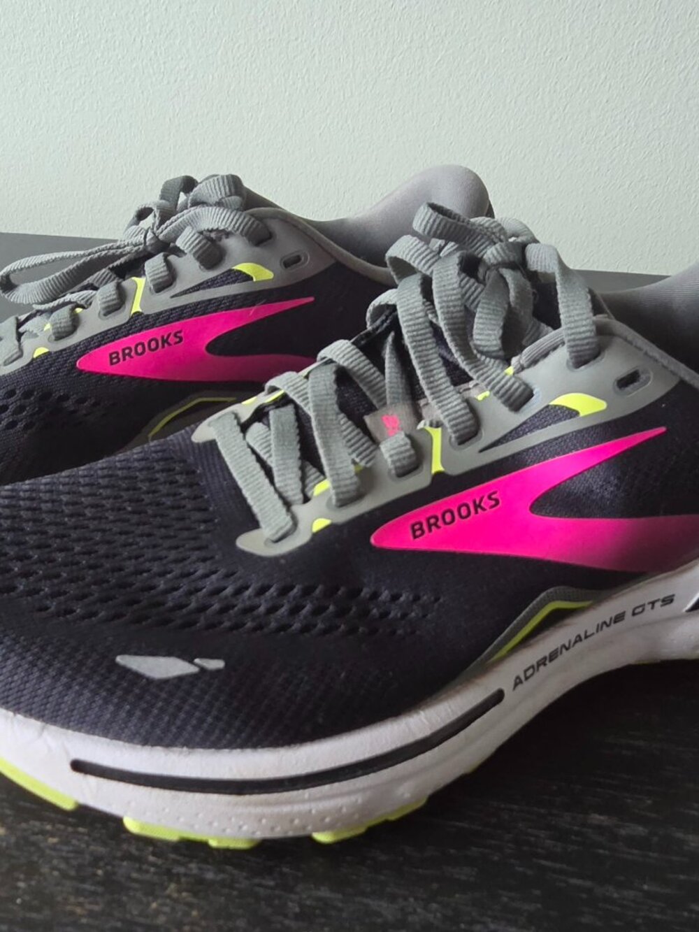Brooks Adrenaline GTS 23 Running Outdoor Lace Up Sneakers - Black - Size 8